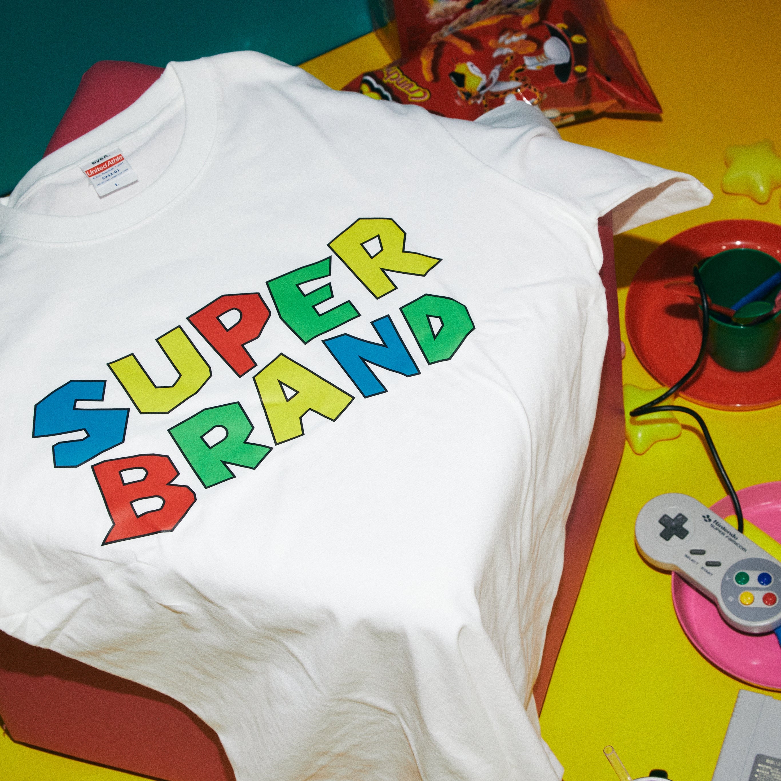 SUPER BRAND TEE WHITE(スーパーブランドティーホワイト)|byeA.(バイエー)OFFICIAL ONLINE STORE
