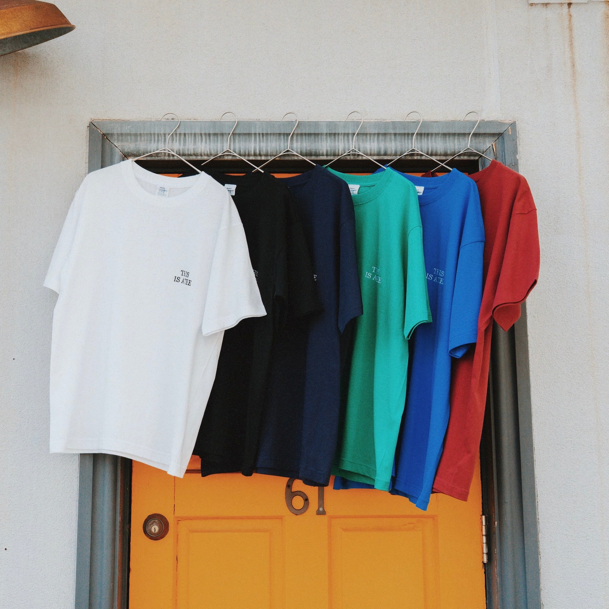 "THIS IS A TEE" TEE NAVY(ティスイズアティーティーネイビー)|byeA.(バイエー)OFFICIAL ONLINE STORE
