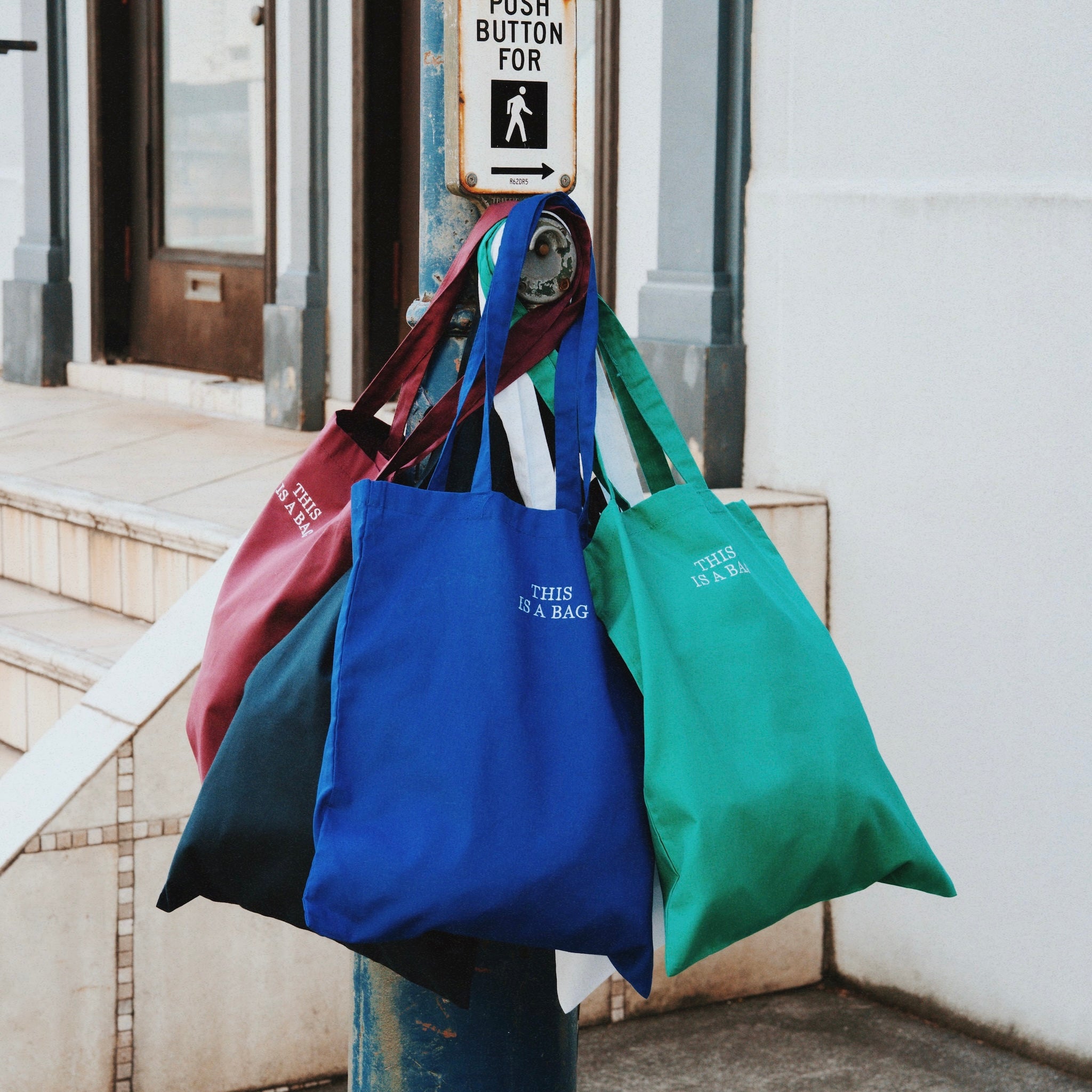 "THIS IS A BAG" BAG NAVY（ディスイズアバッグバッグネイビー）｜byeA.（バイエー）OFFICIAL ONLINE STORE